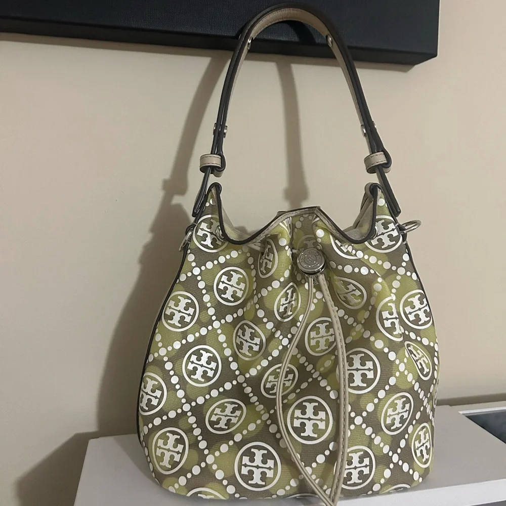 Tory Burch T Monogram Mesh Dot Bucket Bag
T Monogram Mesh Dot Bucket Bag - Picture 5 of 9